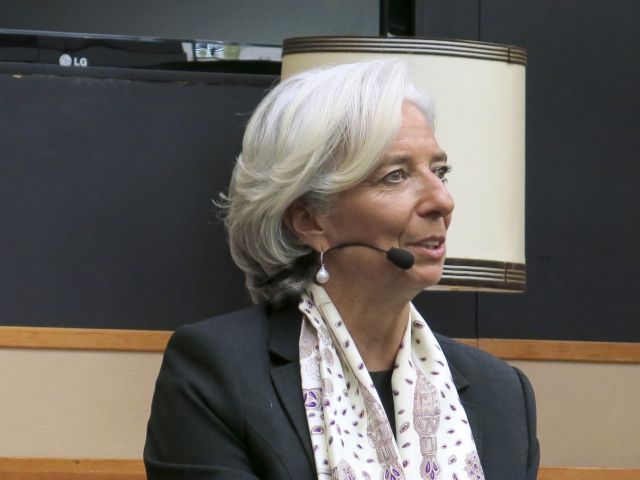 Αποδοκιμασίες και συνθήματα κατά της Λαγκάρντ στο Άμστερνταμ